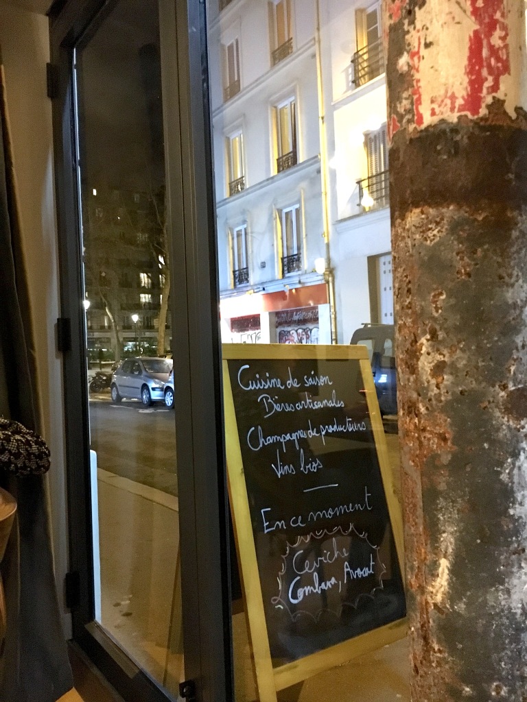 Façade du restaurant l'Oenovice dans le 11ème arrondissement à Paris