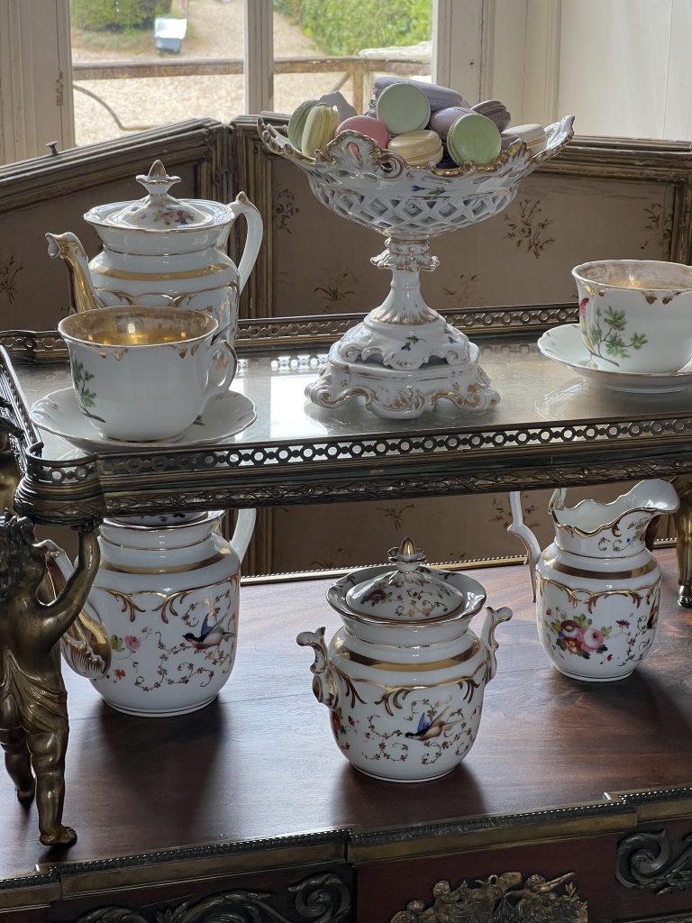 Vaisselle utilisée lors d'un atelier "confection de caramel dans les cuisines du château de Beaumesnil dans l'Eure
